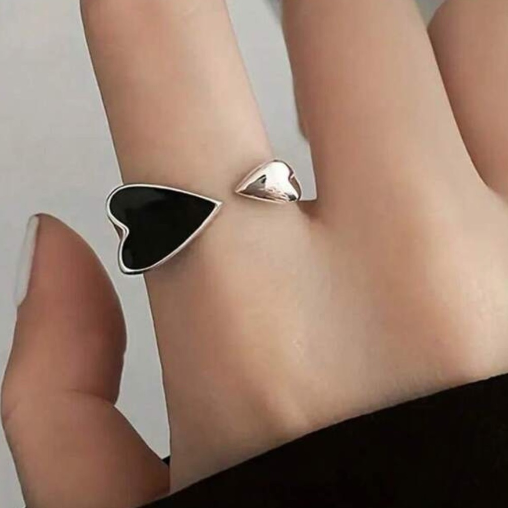 Black heart silver ring